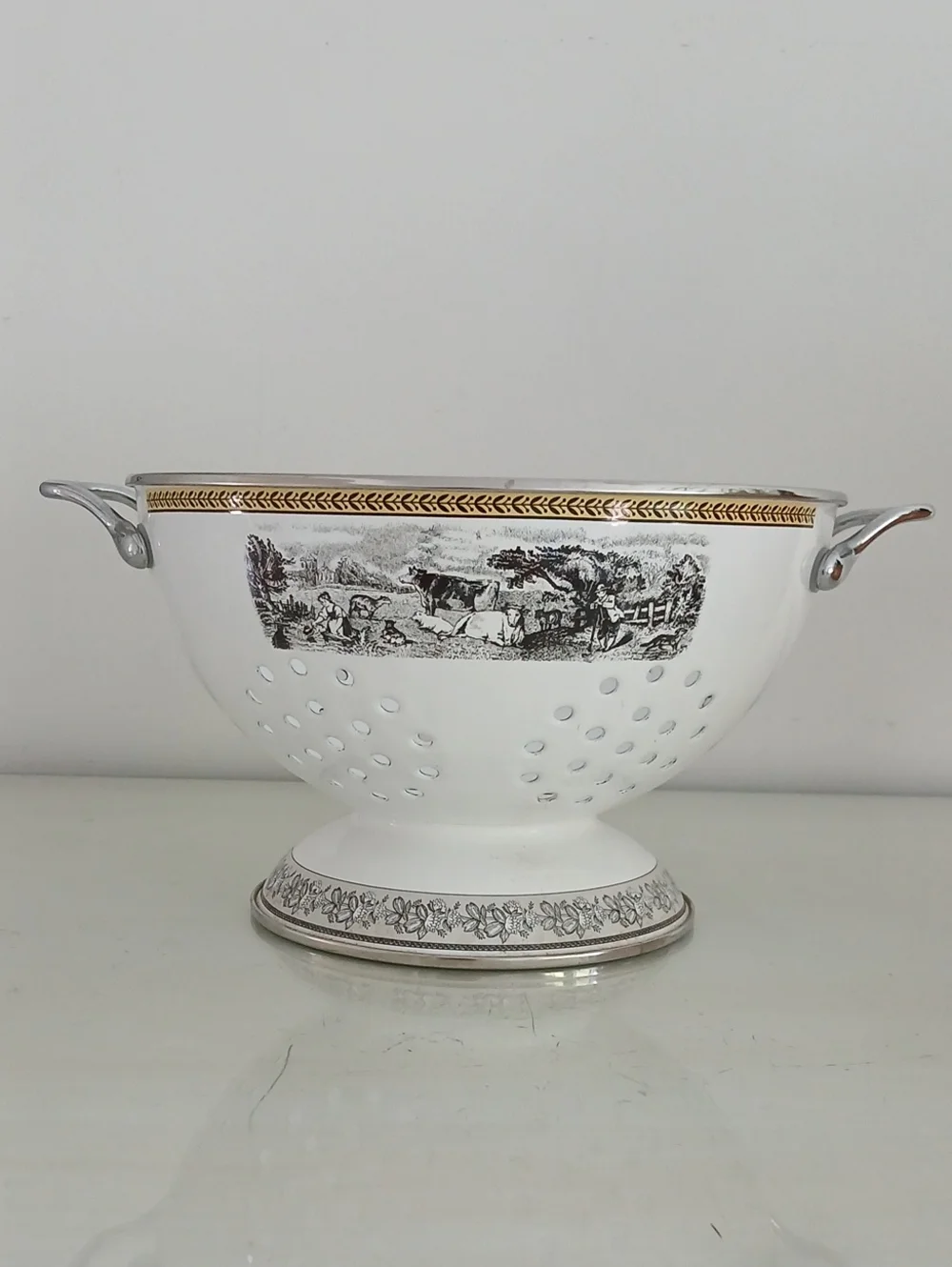 Villeroy & Boch AUDUN FERME Colander Enamel Black White Florals Pastoral Scene